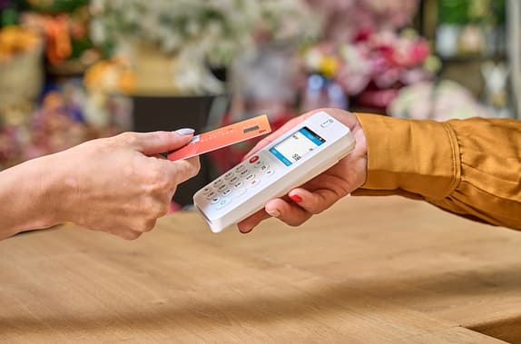 myPOS Go 2-Gerät im Einsatz