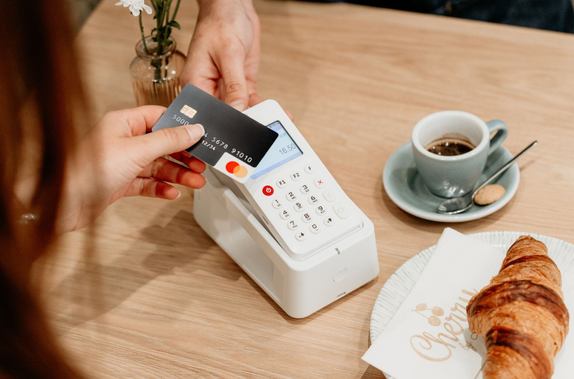 myPOS Go Combo-Gerät im Einsatz